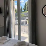 *central Lakeside Apt*swimming Pool & Free Parking * Peschiera del Garda